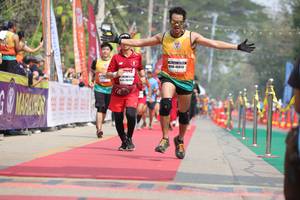 BIB: 4613
                            <button type="button" onclick="openModal(8239669)" class="btn btn-primary btn-sm float-right btn-popup" data-toggle="modal" data-target=".modal-high-quality">
                        <i class="fas fa-shopping-cart"></i> Add to Cart
                    </button>
                                            <button type="button" onclick="isThisMe(8239669, true)" class="btn btn-success btn-sm float-right btn-popup btn-isme hidden" data-toggle="tooltip" data-placement="bottom" title="นี่คือรูปของคุณใช่ไหม คลิกที่นี่เพื่อเอาเข้าอัลบั้ม">
                        <i class="fas fa-plus"></i> Add to album
                    </button>
                    <button type="button" onclick="isThisMe(8239669, false)" class="btn btn-warning btn-sm float-right btn-popup btn-isnotme hidden">
                        <i class="fas fa-ban"></i> Remove from album
                    </button>